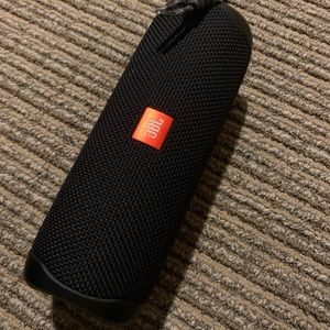JBL flip 5 speaker